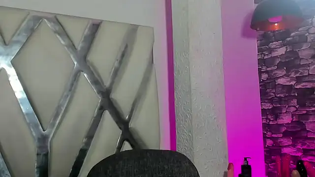 Snapshot of Trinna_harperr chatting on January 8, 6:09 pm Trinna harperr online show from January 8, 6:09 pm