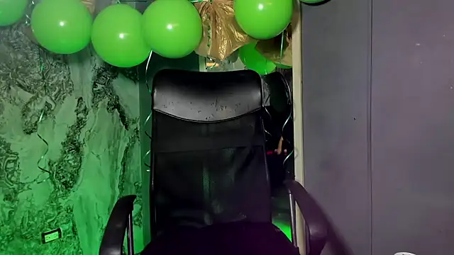 Snapshot of Trinna_harperr chatting on March 18, 8:36 am Trinna harperr online show from March 18, 8:36 am