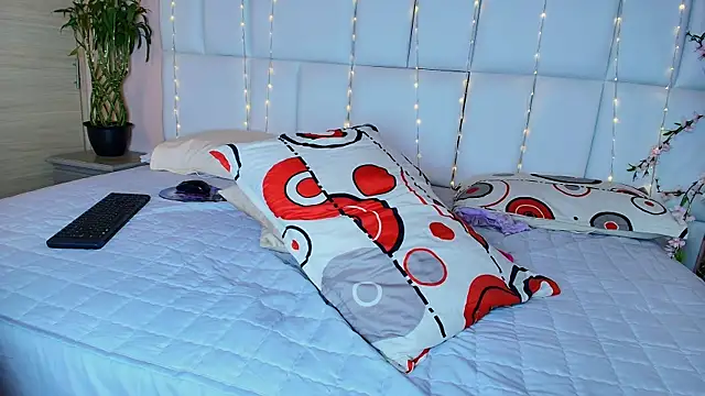 Snapshot of kiana_cream chatting on January 24, 5:53 pm kiana cream online show from January 24, 5:53 pm