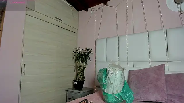 Snapshot of kiana_cream chatting on March 19, 11:50 am kiana cream online show from March 19, 11:50 am