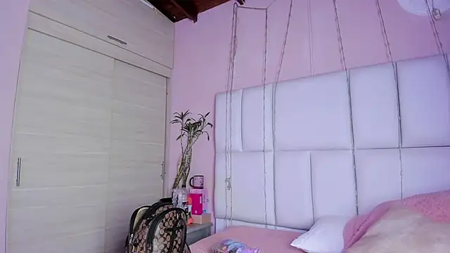 Snapshot of kiana_cream chatting on September 26, 11:36 am kiana cream online show from September 26, 11:36 am