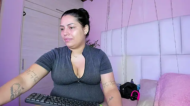 Snapshot of kiana_cream chatting on September 27, 12:32 pm kiana cream online show from September 27, 12:32 pm