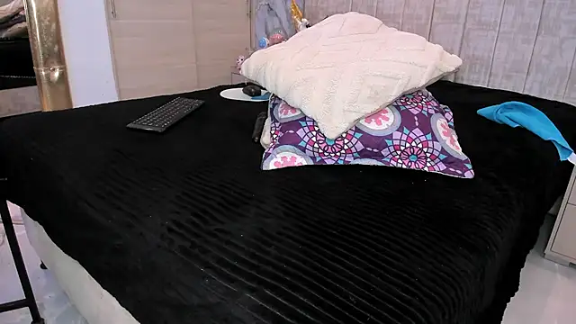 kiana cream online show from February 18, 2:24 pm