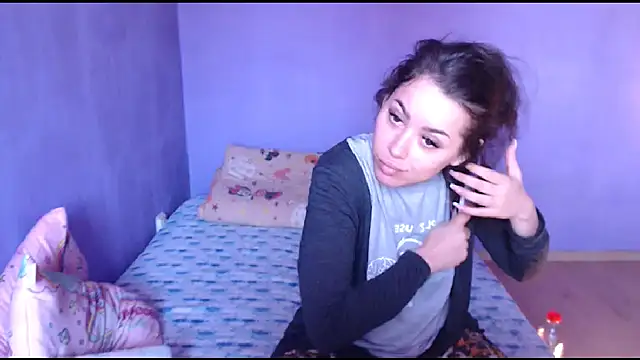 LovelyJulliette online show from March 5, 12:00 pm