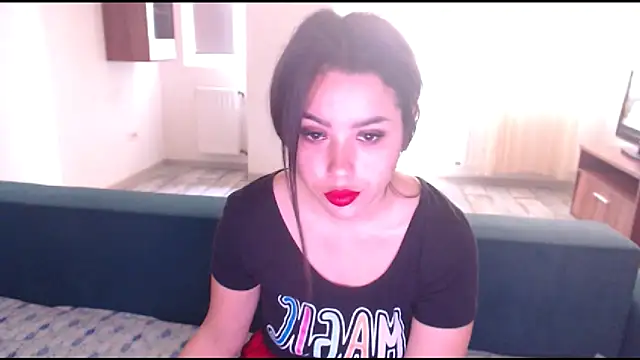 LovelyJulliette online show from March 17, 8:07 am