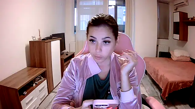 LovelyJulliette online show from October 3, 2:25 pm