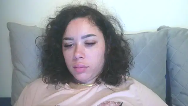 LovelyJulliette online show from December 3, 12:36 pm