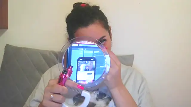 LovelyJulliette online show from December 5, 2:25 pm