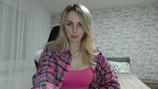 Snapshot of AlissonBia chatting on April 18, 9:04 pm AlissonBia online show from April 18, 9:04 pm