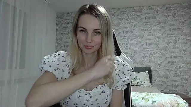 Snapshot of AlissonBia chatting on April 21, 8:44 pm AlissonBia online show from April 21, 8:44 pm