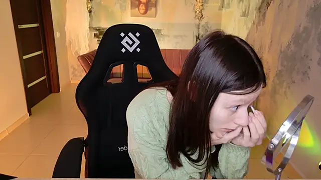 Snapshot of VeliraBraitberg chatting on December 18, 5:04 am VeliraBraitberg online show from December 18, 5:04 am