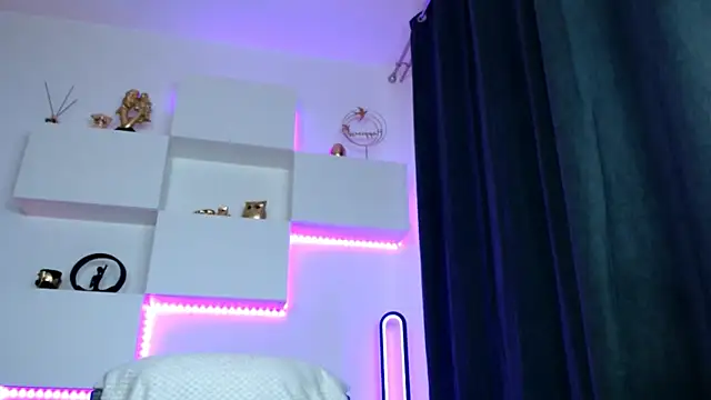 arianatattoos online show from April 9, 5:51 am