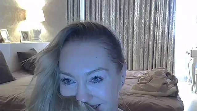 ZarinaSwift online show from October 19, 4:46 am