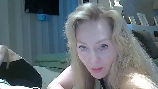 ZarinaSwift online show from April 18, 7:56 am