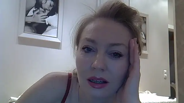 Snapshot of ZarinaSwift chatting on April 23, 4:46 am ZarinaSwift online show from April 23, 4:46 am