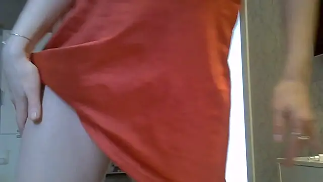 Snapshot of ZarinaSwift chatting on May 16, 6:32 am ZarinaSwift online show from May 16, 6:32 am