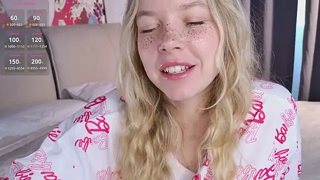 Snapshot of milly_shy chatting on July 17, 7:04 am milly shy online show from July 17, 7:04 am