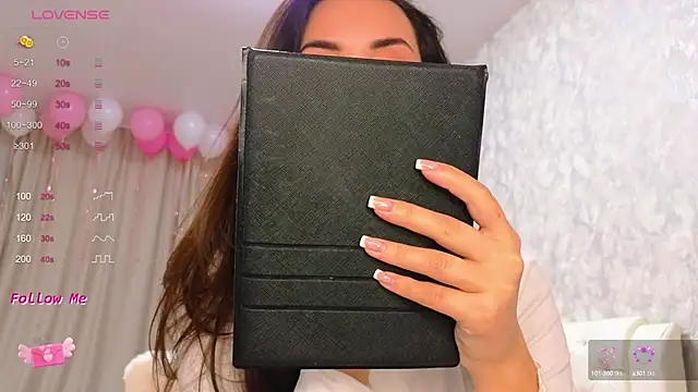 LaraSkinny online show from December 12, 2:59 am