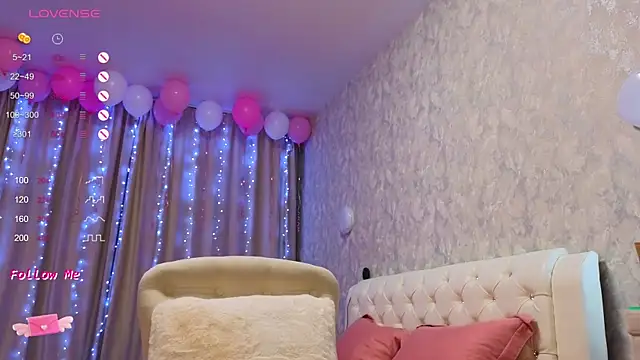 LaraSkinny online show from December 15, 3:45 am