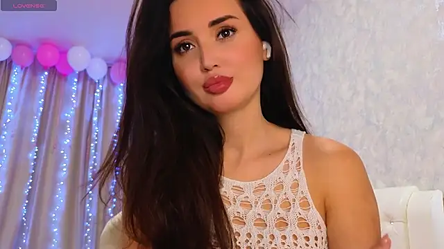 LaraSkinny online show from December 17, 3:06 am