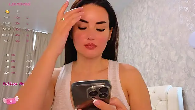 LaraSkinny online show from February 26, 5:09 am