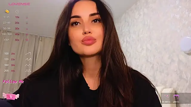 LaraSkinny online show from March 18, 10:25 am