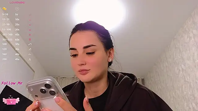 LaraSkinny online show from March 12, 4:13 pm