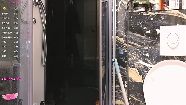 LaraSkinny online show from March 27, 9:53 am