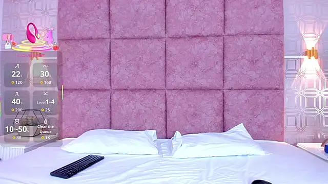 Snapshot of LiaVelez chatting on February 14, 1:30 pm LiaVelez online show from February 14, 1:30 pm