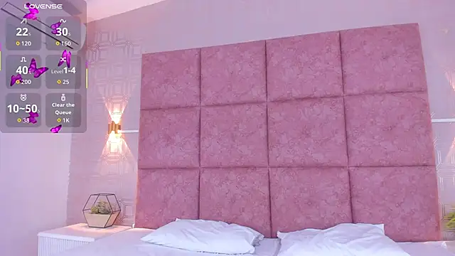 Snapshot of LiaVelez chatting on February 17, 1:51 pm LiaVelez online show from February 17, 1:51 pm