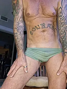 Snapshot of Hotbodyscottie chatting on July 23, 8:01 am Hotbodyscottie online show from July 23, 8:01 am