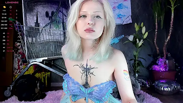 Snapshot of little_grinch666 chatting on January 31, 8:54 pm little grinch666 online show from January 31, 8:54 pm