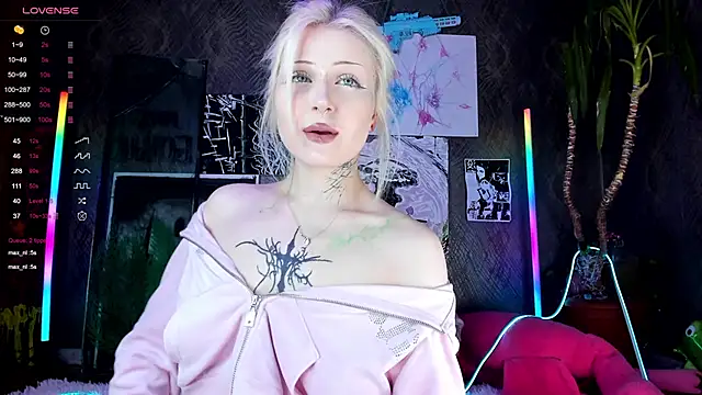 Snapshot of little_grinch666 chatting on February 25, 8:19 pm little grinch666 online show from February 25, 8:19 pm