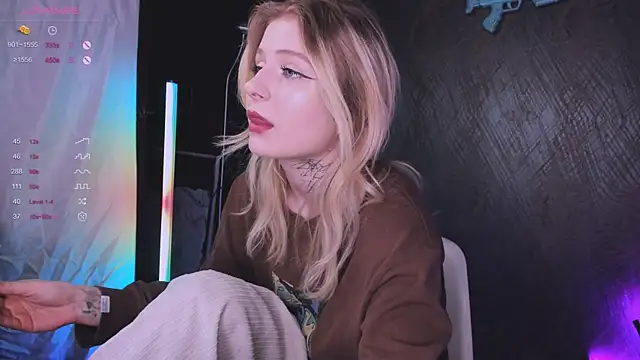 Snapshot of little_grinch666 chatting on December 20, 6:04 pm little grinch666 online show from December 20, 6:04 pm