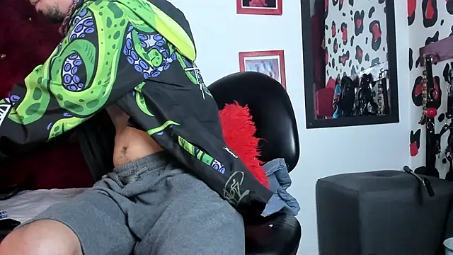 Aaron BigDickxxx online show from February 19, 7:48 pm