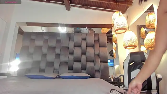 pamela-wells online show from January 23, 6:03 pm