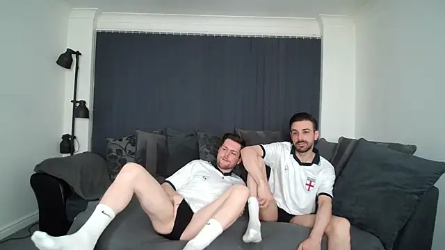 Snapshot of twotwinkhusbandss chatting on October 13, 10:32 pm twotwinkhusbandss online show from October 13, 10:32 pm