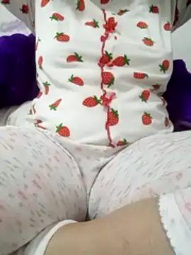 Snapshot of Bombamom chatting on March 4, 8:31 am Bombamom online show from March 4, 8:31 am