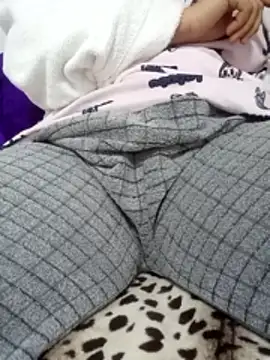 Snapshot of Bombamom chatting on March 5, 9:49 am Bombamom online show from March 5, 9:49 am