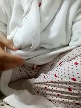 Snapshot of Bombamom chatting on March 8, 11:36 am Bombamom online show from March 8, 11:36 am