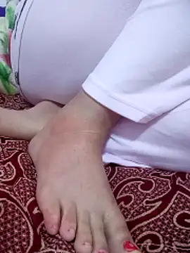 Snapshot of Bombamom chatting on March 28, 1:43 pm Bombamom online show from March 28, 1:43 pm