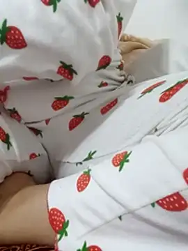 Snapshot of Bombamom chatting on April 1, 6:25 am Bombamom online show from April 1, 6:25 am