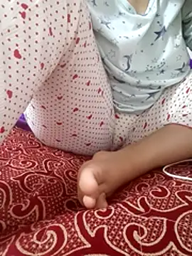 Snapshot of Bombamom chatting on April 4, 5:21 pm Bombamom online show from April 4, 5:21 pm