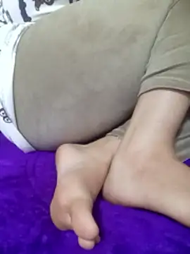 Snapshot of Bombamom chatting on April 11, 1:10 am Bombamom online show from April 11, 1:10 am