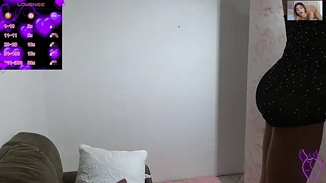 Snapshot of ElisaBoyer chatting on October 13, 7:36 pm ElisaBoyer online show from October 13, 7:36 pm