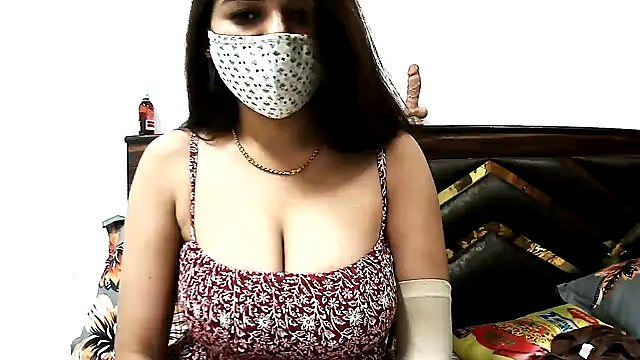 Snapshot of Gloie4u chatting on February 19, 10:44 am Gloie4u online show from February 19, 10:44 am