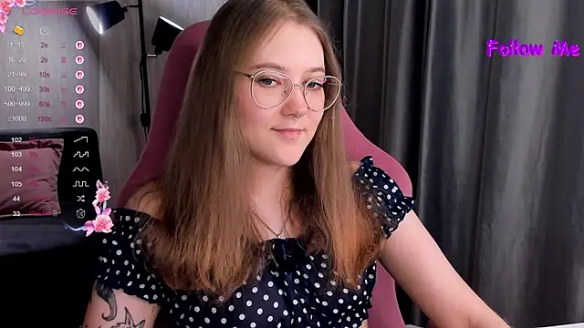 Snapshot of bunny_bubble chatting on October 31, 11:28 pm bunny bubble online show from October 31, 11:28 pm