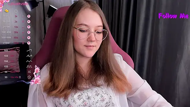 Snapshot of bunny_bubble chatting on November 2, 11:18 pm bunny bubble online show from November 2, 11:18 pm