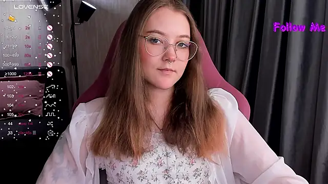 Snapshot of bunny_bubble chatting on December 4, 11:13 pm bunny bubble online show from December 4, 11:13 pm