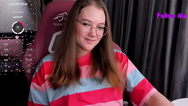 Snapshot of bunny_bubble chatting on December 19, 11:23 pm bunny bubble online show from December 19, 11:23 pm